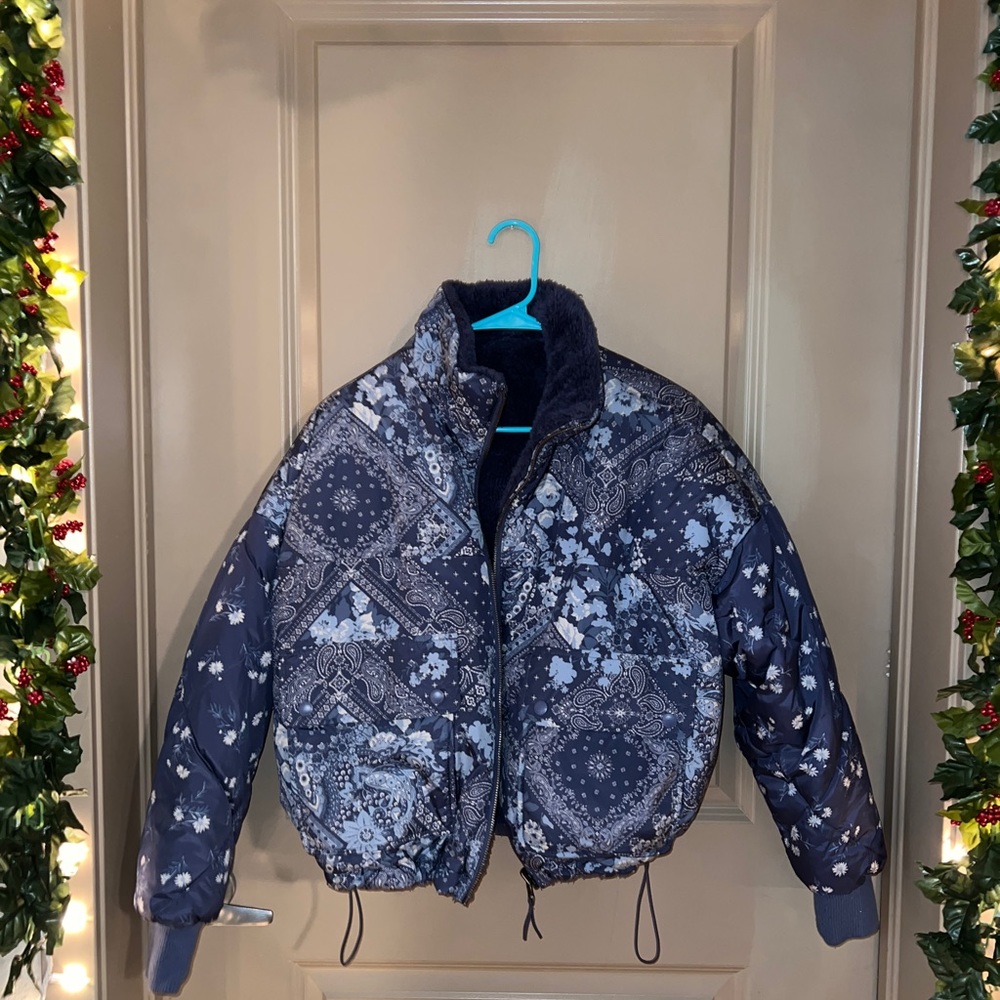 American Eagle reversible puffer!